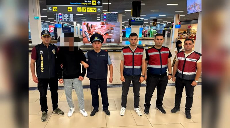 Подозреваемого в мошенничестве депортировали из Турции в Казахстан
