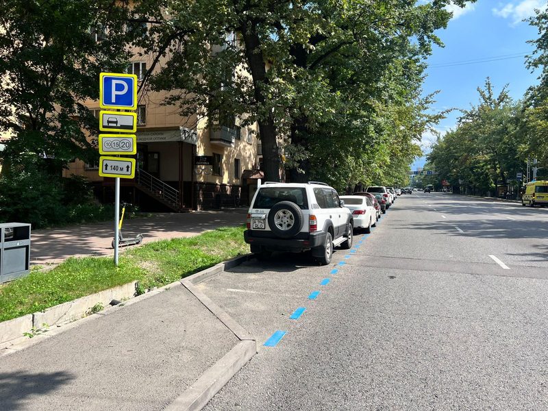Парковка на придомовых территориях: МВД дало официальное разъяснение