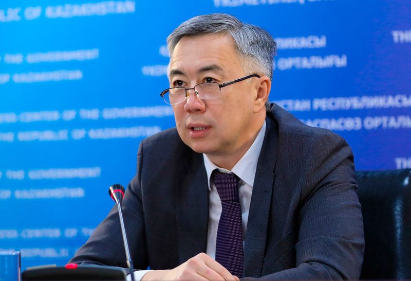 Дешево и сердито: Жумангарин раскритиковал казахстанские СМИ и объявил о сокращении пособий